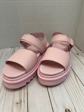 Dr Martens Voss Mono Leather Pink Platform Sandals . Buckle closure. EUC SIZE 9